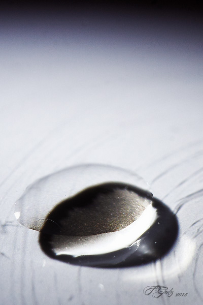 Painting water droplets on a reflective surface 04